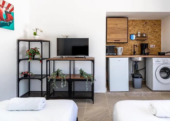 Mufasa In W/terrace Apartment Larnaka