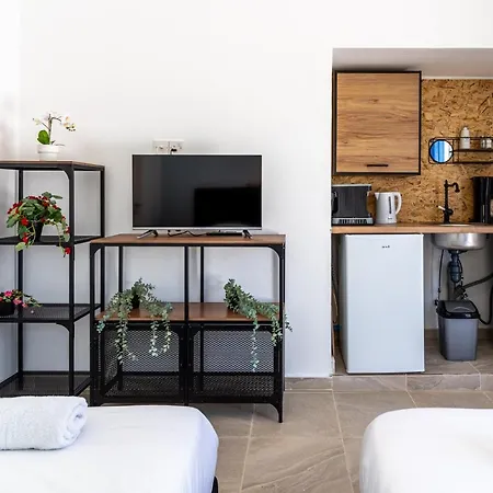 Mufasa In W/terrace Apartment Larnaca